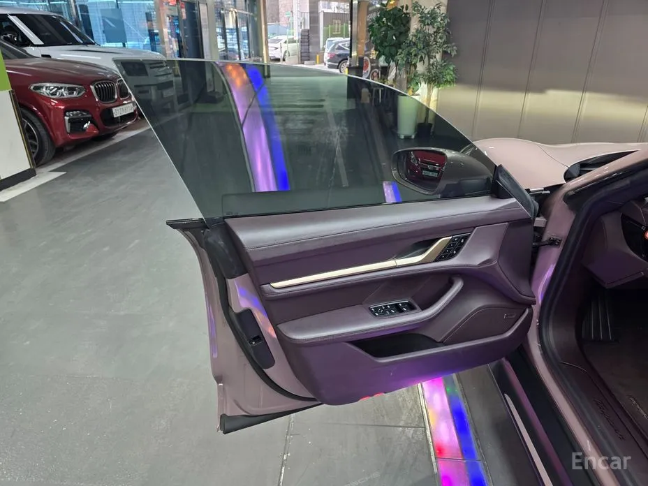 Фото 13 - Porsche Taycan