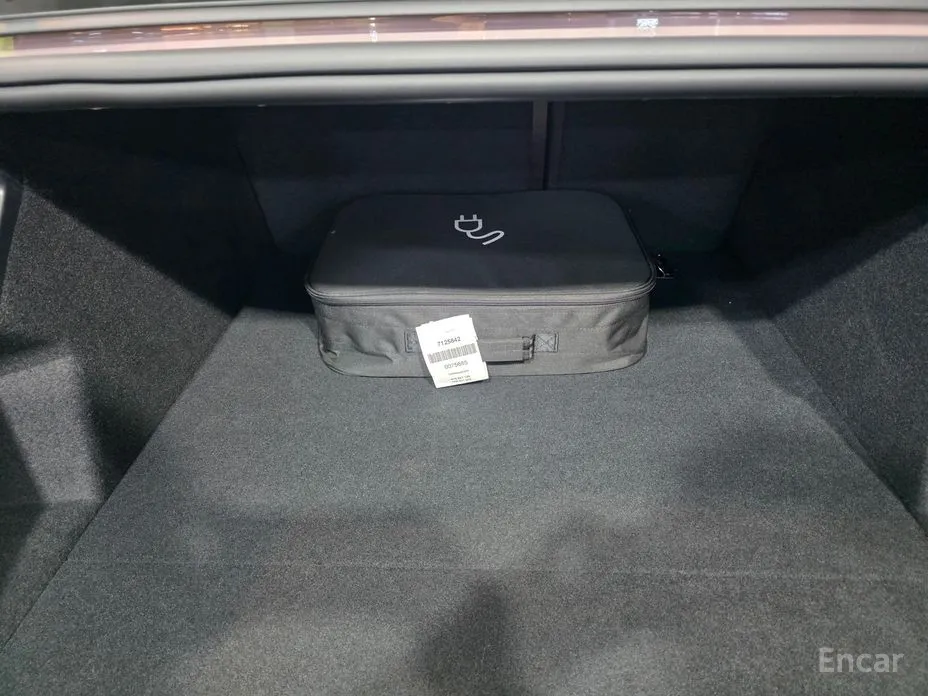 Фото 17 - Porsche Taycan