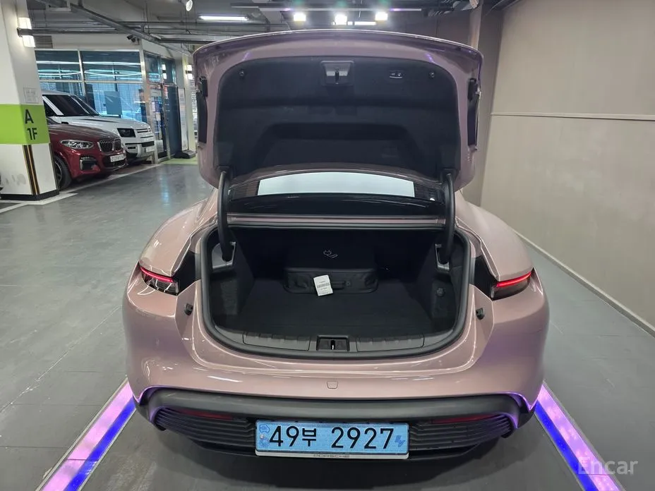 Фото 19 - Porsche Taycan