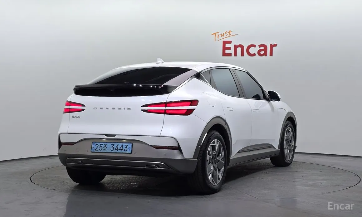 Фото 2 - Genesis GV60