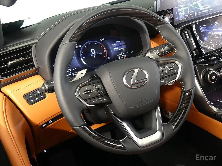 Фото 11 - Lexus LX