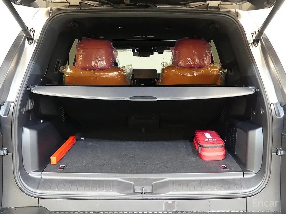 Фото 19 - Lexus LX