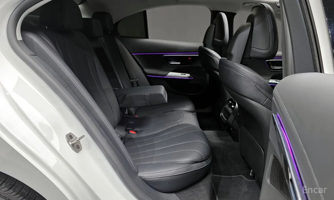 Фото 12 - Mercedes-Benz E-Class