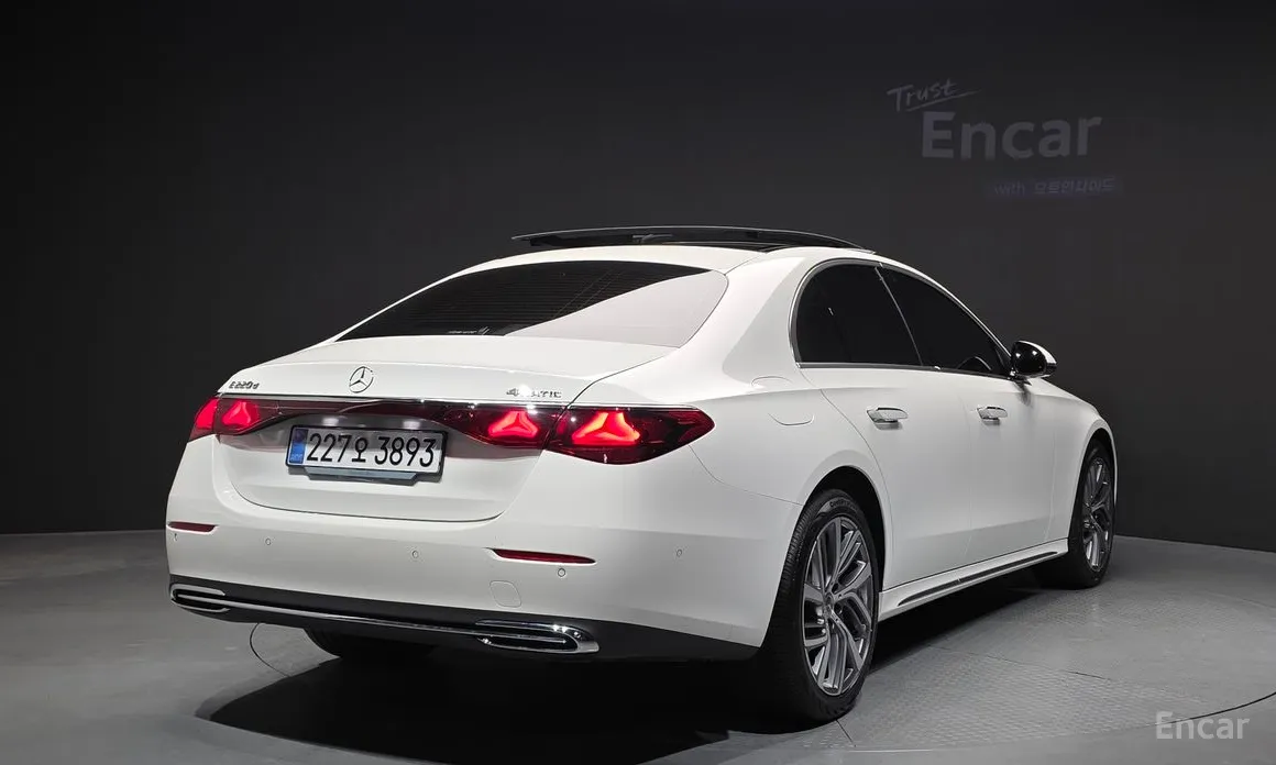 Фото 2 - Mercedes-Benz E-Class