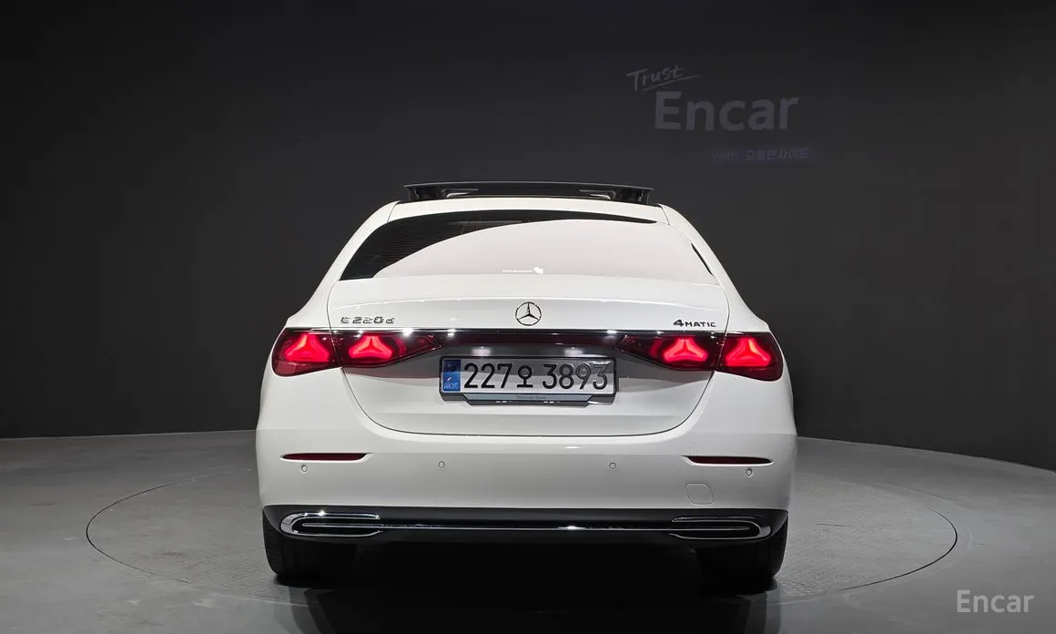 Фото 4 - Mercedes-Benz E-Class