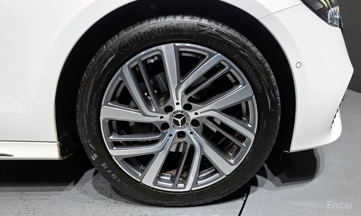 Фото 5 - Mercedes-Benz E-Class