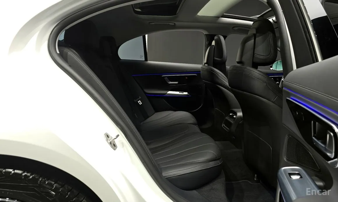 Фото 12 - Mercedes-Benz E-Class