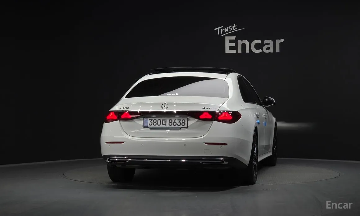 Фото 4 - Mercedes-Benz E-Class