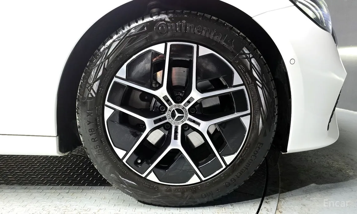 Фото 5 - Mercedes-Benz E-Class