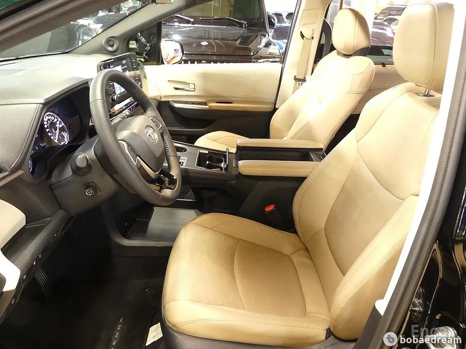 Фото 10 - Toyota Sienna