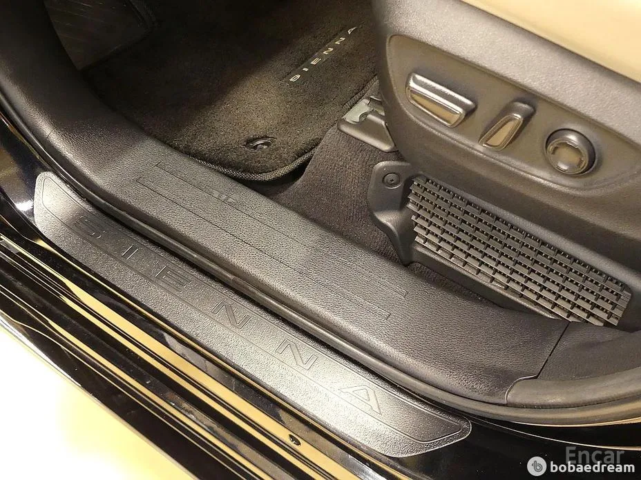 Фото 13 - Toyota Sienna