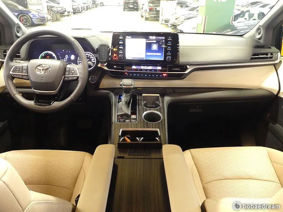 Фото 7 - Toyota Sienna