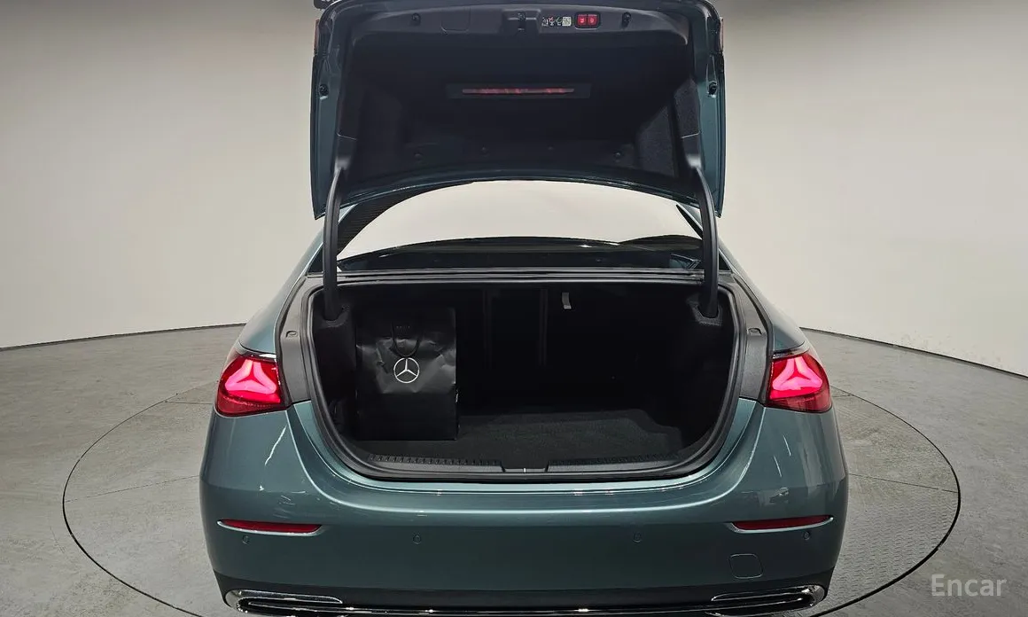 Фото 20 - Mercedes-Benz E-Class