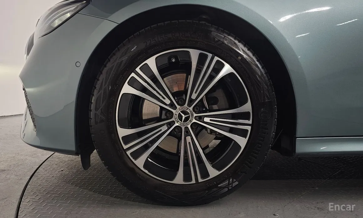 Фото 5 - Mercedes-Benz E-Class