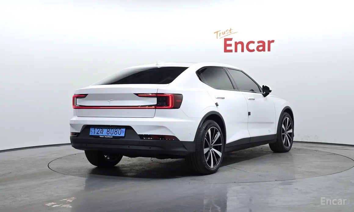Фото 2 - Polestar 2