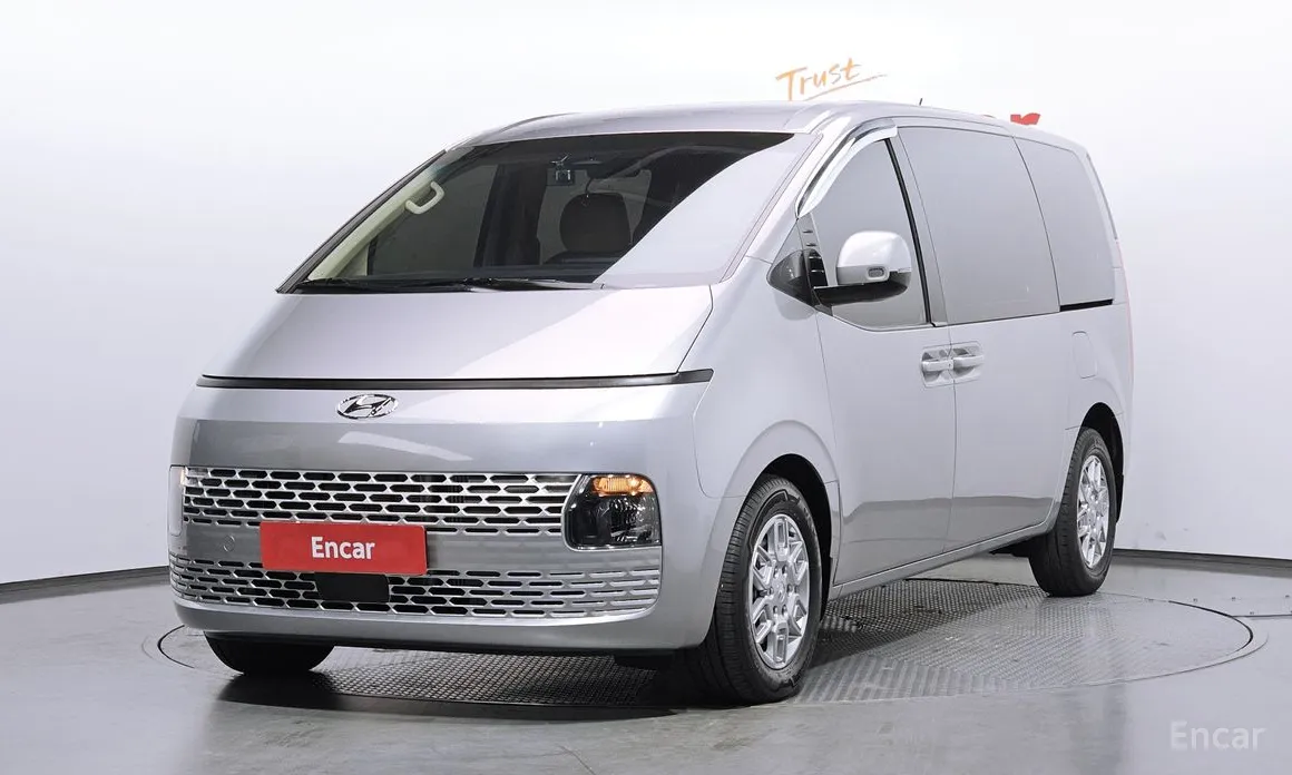 Фото 1 - Hyundai Staria