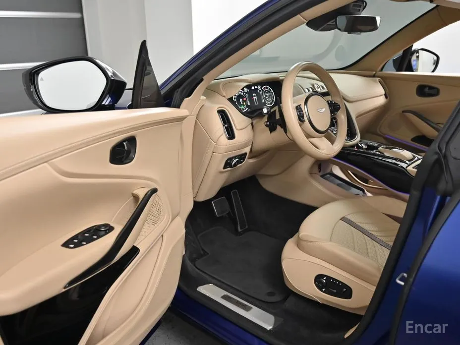 Фото 11 - Aston Martin DBX