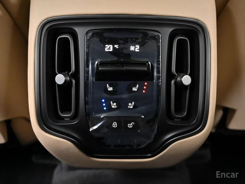 Фото 16 - Aston Martin DBX