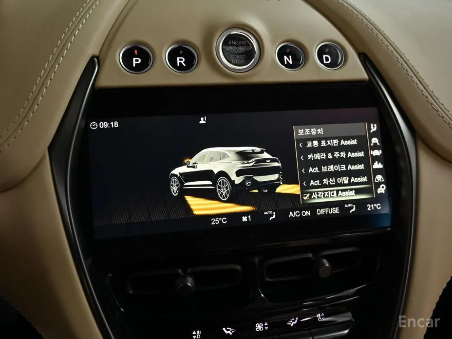 Фото 17 - Aston Martin DBX