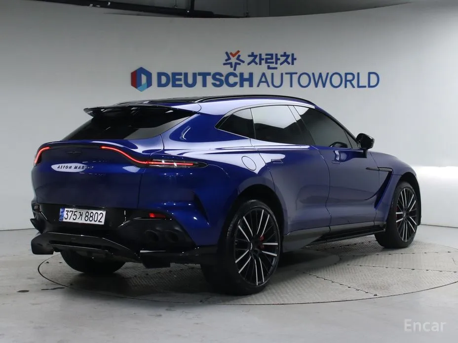 Фото 2 - Aston Martin DBX