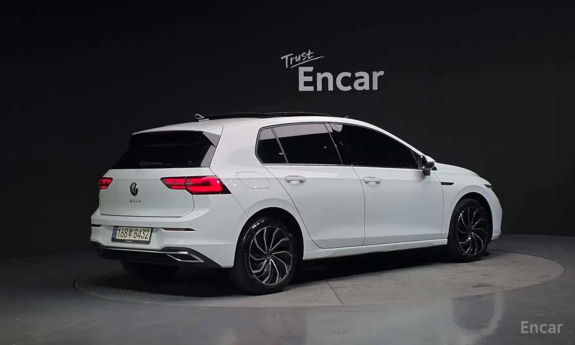 Фото 2 - Volkswagen Golf