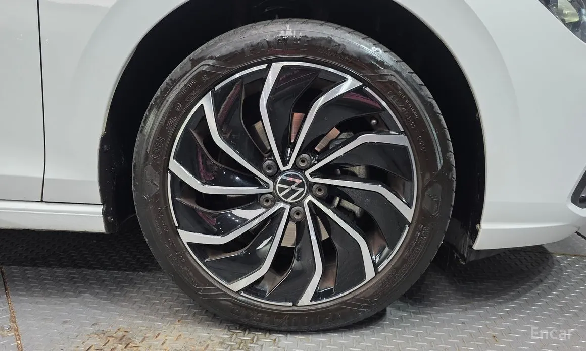 Фото 5 - Volkswagen Golf