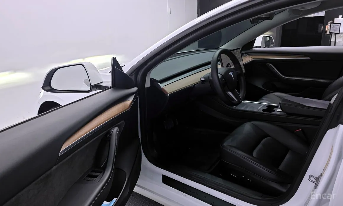 Фото 10 - Tesla Model 3