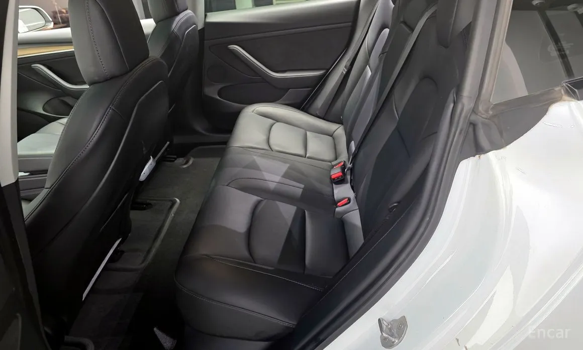 Фото 12 - Tesla Model 3