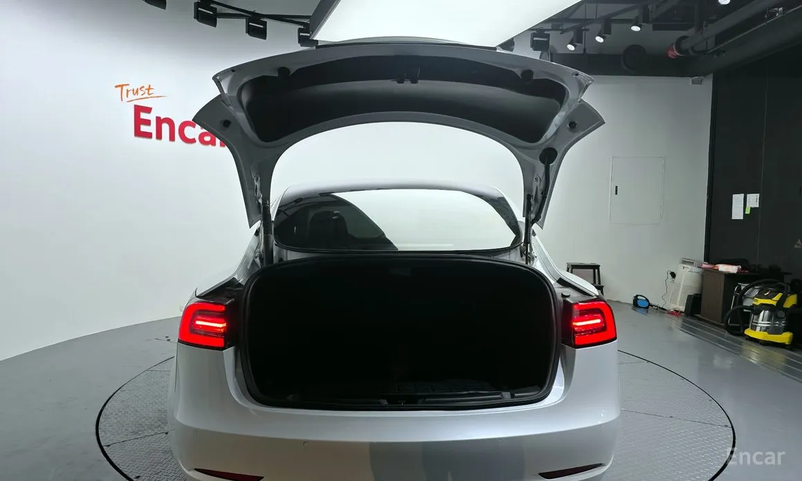 Фото 20 - Tesla Model 3