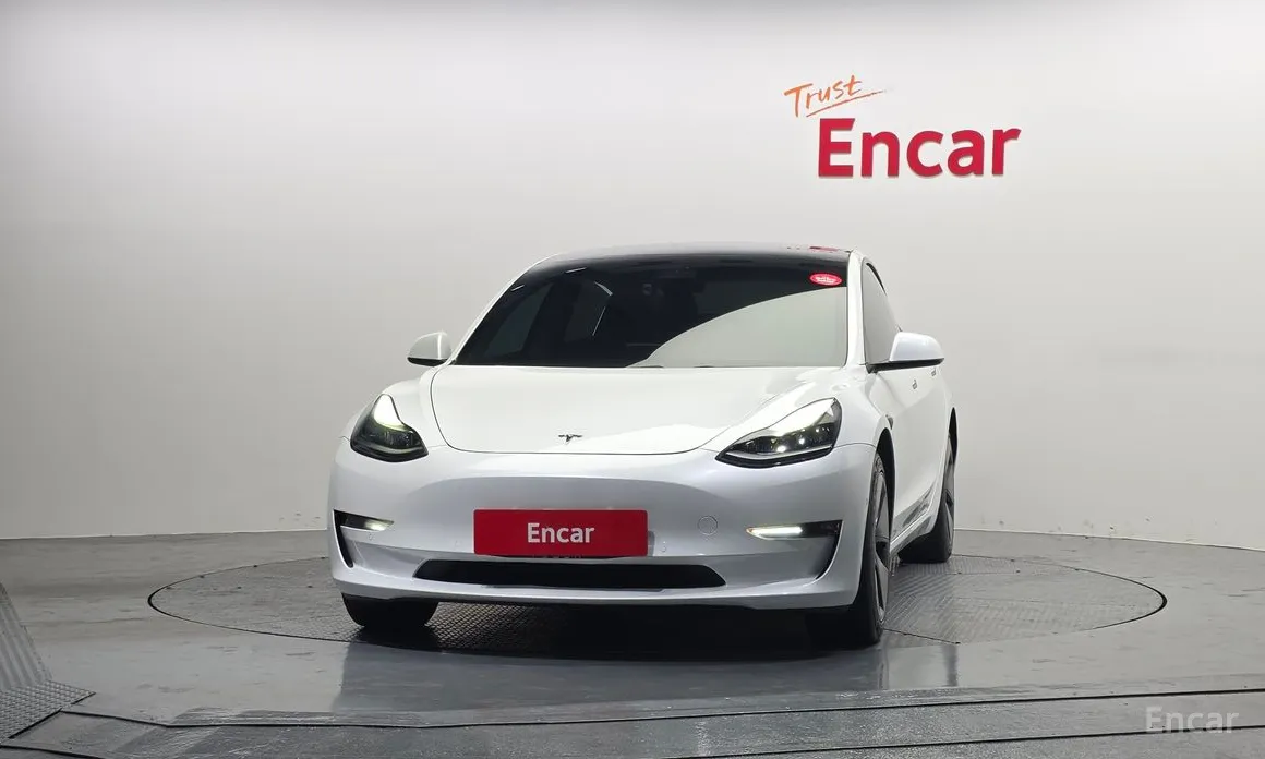 Фото 3 - Tesla Model 3