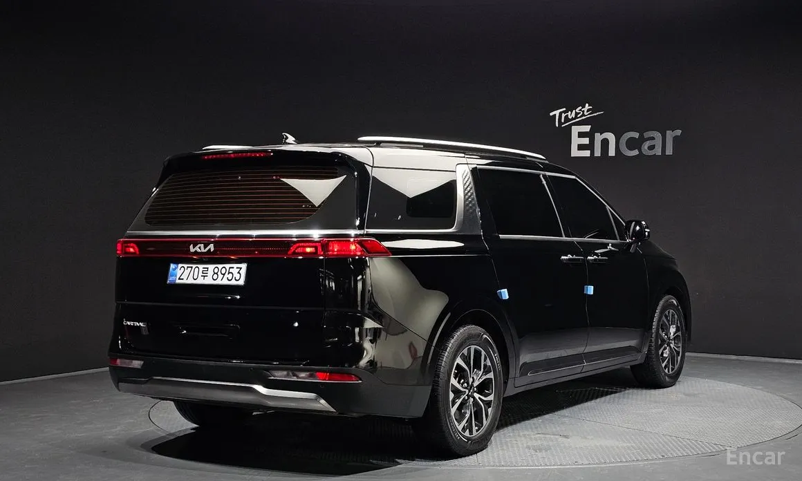 Фото 2 - Kia Carnival