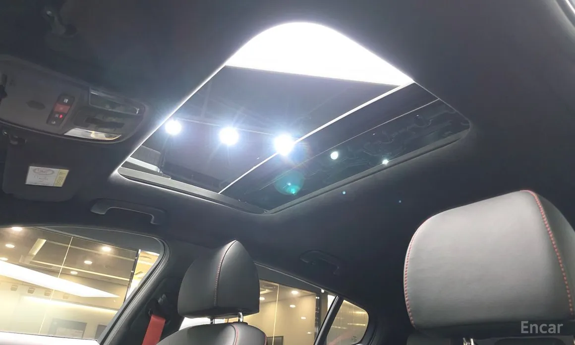 Photo 19 - Kia Stinger