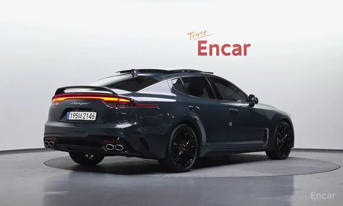 Photo 2 - Kia Stinger