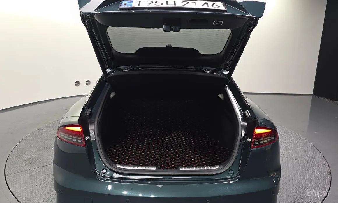 Photo 20 - Kia Stinger