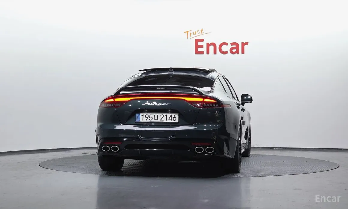 Photo 4 - Kia Stinger