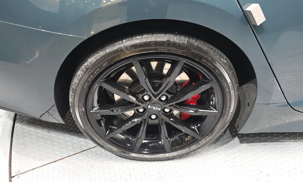 Photo 5 - Kia Stinger