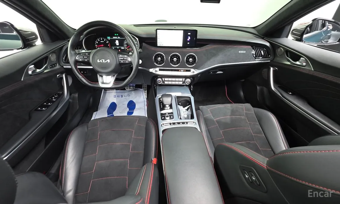 Photo 7 - Kia Stinger