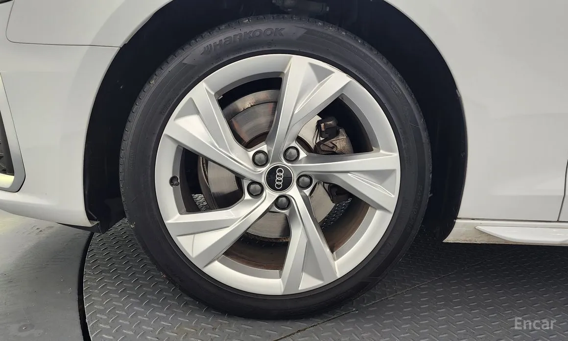 Фото 5 - Audi A4