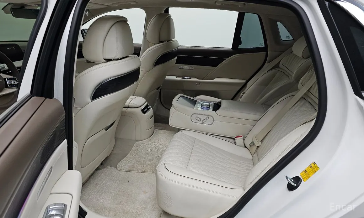 Фото 11 - Genesis G90