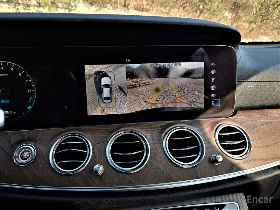 Фото 12 - Mercedes-Benz E-Class