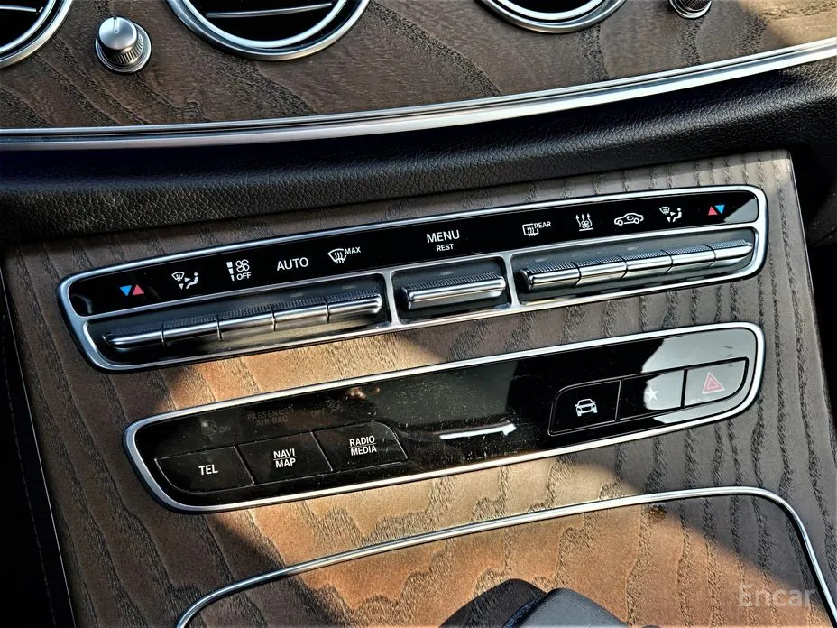 Фото 13 - Mercedes-Benz E-Class