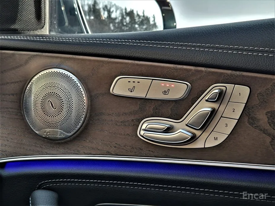 Фото 15 - Mercedes-Benz E-Class