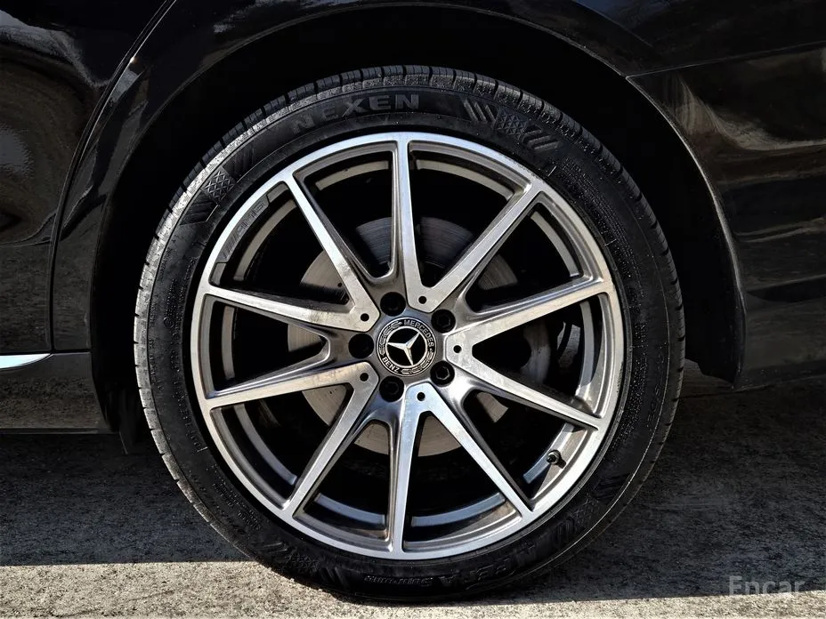 Фото 5 - Mercedes-Benz E-Class