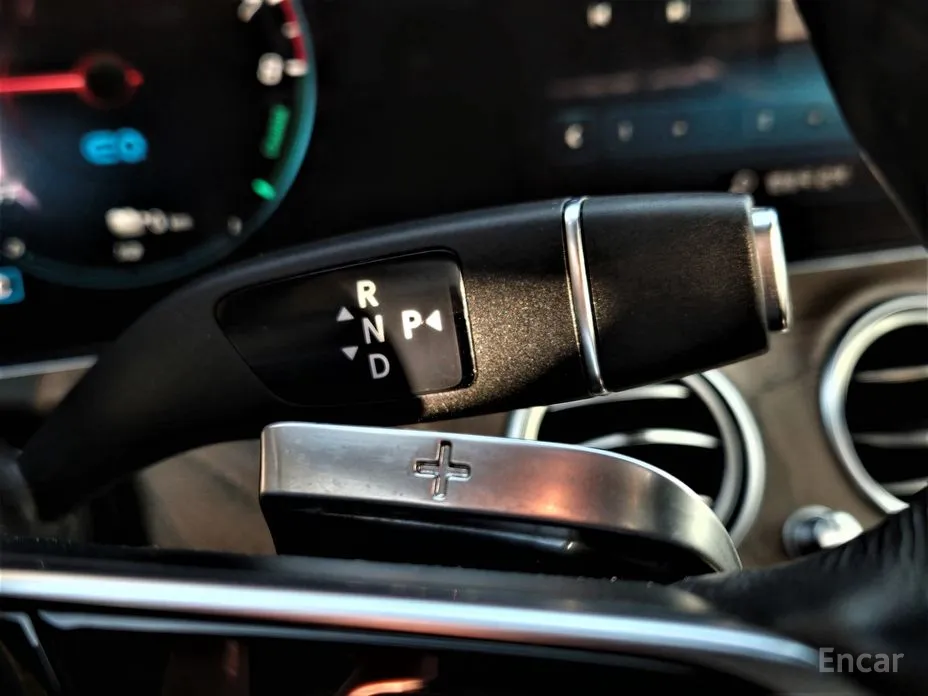 Фото 9 - Mercedes-Benz E-Class