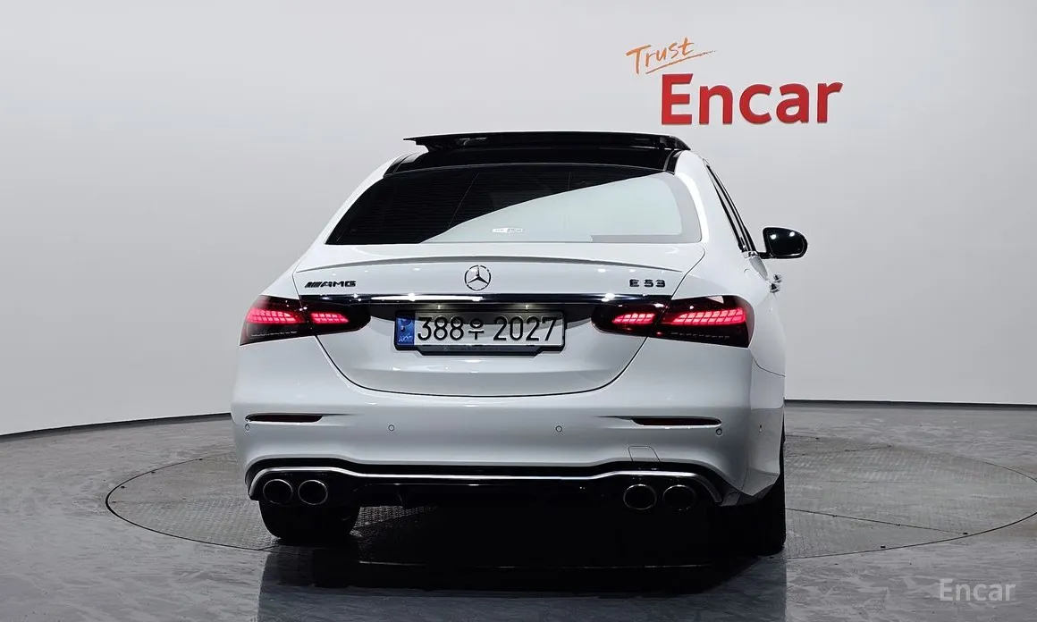 Фото 4 - Mercedes-Benz E-Class