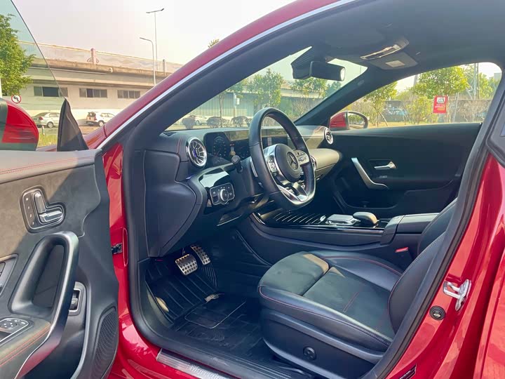 Фото 4 - Mercedes-Benz CLA-Class