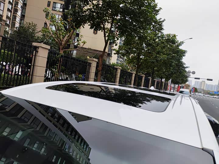 Photo 9 - Buick GL8 Century