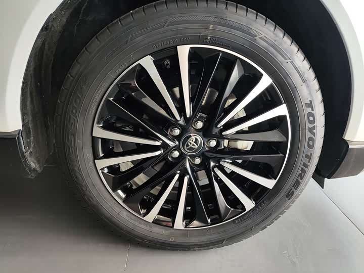 Фото 9 - Toyota Venza