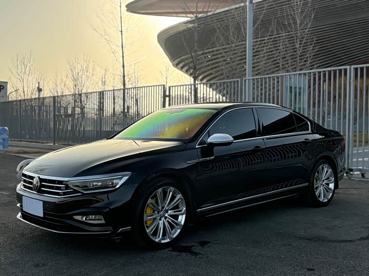 Фото 1 - Volkswagen Magotan