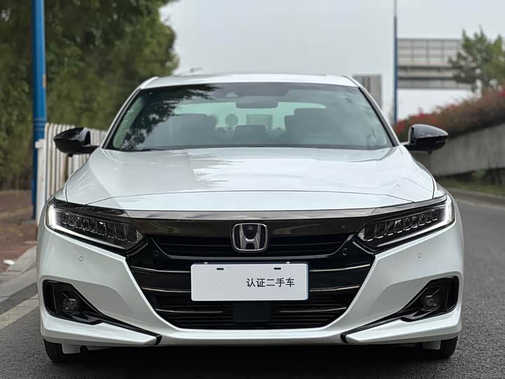 Фото 2 - Honda Accord